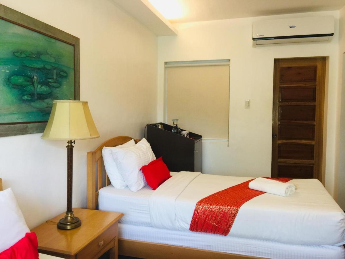 เดอะ คาร์เมแลนซ์ ล้อดจ์ Hotel Tagaytay City ภายนอก รูปภาพ